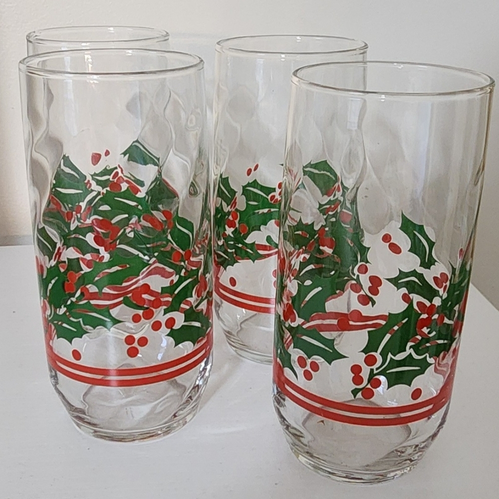 Vintage Holly Leaf Berry Christmas Glasses Entertaining Holiday Serving Kitchen